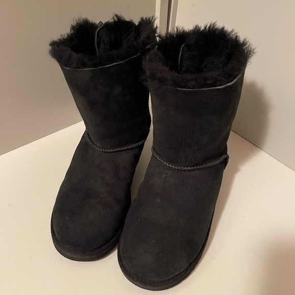 Uggs beautiful booties with bows in the back - Picture 1 of 10